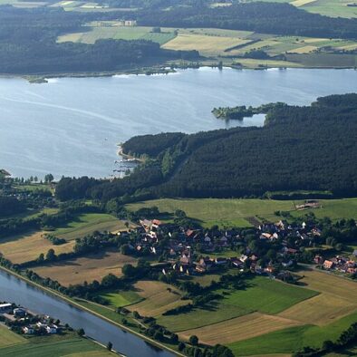 Luftbildaufnahme des Rothsees im Fränkischen Seenland. Foto: Myratz, CC BY 3.0 DE, via Wikimedia Commons.